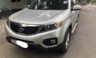 Kia Sorento   2.4L  2013 - Bán Kia Sorento 2.4L đời 2013 số tự động, màu bạc xe gia đình sử dụng kỹ nên còn khá mới