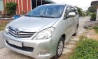 Toyota Innova V 2010 - Gia đình cần bán 1 xe Innova đời 2010, màu bạc