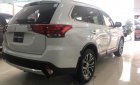 Mitsubishi Outlander 2.0 CVT Premium 2019 - Cần bán xe Mitsubishi Outlander 2.0 CVT Premium sản xuất 2019, màu trắng