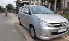 Toyota Innova V 2010 - Gia đình cần bán 1 xe Innova đời 2010, màu bạc