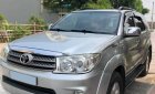 Toyota Fortuner AT 2011 - Bán Fortuner 2011, số tự động màu bạc rất mới