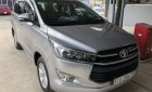Toyota Innova 2.0E MT 2017 - Bán Toyota Innova 2.0E màu bạc, số sàn, sản xuất 2017, biển Sài Gòn, một chủ sử dụng gia đình