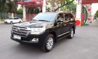 Toyota Land Cruiser  V8  2017 - Cần bán xe Toyota Land Cruiser V8 đời 2017, màu đen ít sử dụng