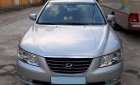 Hyundai Sonata 2.0MT 2009 - Chính chủ bán ô tô Hyundai Sonata 2.0MT đời 2010, màu bạc, xe nhập, ĐK 2011