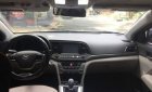 Hyundai Elantra 2017 - Cần bán lại xe Hyundai Elantra năm sản xuất 2017, màu trắng số sàn, giá 500tr