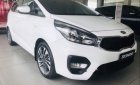 Kia Rondo    Standard MT  2019 - Cần bán xe Kia Rondo Standard MT năm sản xuất 2019, màu trắng, giao xe ngay