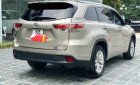 Toyota Highlander LE 2.7 2016 - Cần bán Toyota Highlander LE 2.7 Sx 2016, màu vàng cát, xe nhập Mỹ đã lên full option LH: 0982.84.2838