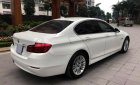 BMW 5 Series 520i 2.0AT 2014 - Chính chủ bán BMW 520i màu trắng kem SX 2015, cửa hít, màn NBT, loa Harman