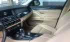 BMW 5 Series 520i 2.0AT 2014 - Chính chủ bán BMW 520i màu trắng kem SX 2015, cửa hít, màn NBT, loa Harman