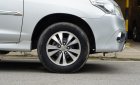 Toyota Innova 2016 - Bán ô tô Toyota Innova 2.0E năm sản xuất 2016, màu bạc