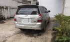 Toyota Innova E 2012 - Cần bán xe Toyota Innova 2012, số sàn, màu bạc