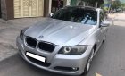 BMW 3 Series 2009 - Gia đình cần bán BMW 320i đời 2009, số tự động, màu bạc