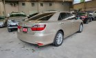 Toyota Camry 2.0E 2017 - Bán Camry 2.0E 2017, nâu vàng, 910tr (còn thương lượng) có vay, liên hệ Trung 0789 212 979 để được giảm giá mạnh ạ