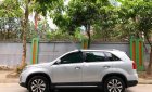 Kia Sorento GAT 2017 - Bán Kia Sorento 2.4 GAT đời 2017, màu bạc, giá chỉ 728 triệu