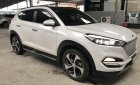 Hyundai Tucson 1.6 Turbo 2017 - Bán Hyundai Tucson 1.6 Turbo màu trắng camay, máy xăng, số tự động, sản xuất 12/2017, một chủ đi 29000km