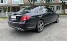 Mercedes-Benz E class E200 2017 - Bán xe Mercedes E200 màu đen, nội thất nâu model 2017. Trả trước 600 triệu nhận xe ngay