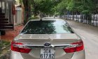 Toyota Camry 2.0E 2013 - Cần bán lại xe Toyota Camry 2.0E đời 2013, màu vàng xe gia đình, giá tốt