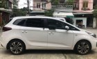 Kia Rondo  MT 2019 - Cần bán gấp Kia Rondo MT đời 2019, màu trắng, giá tốt