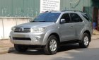 Toyota Fortuner 2011 - Bán ô tô Toyota Fortuner V năm sản xuất 2011, màu bạc còn mới, giá tốt