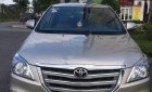 Toyota Innova 2.0E 2013 - Bán Toyota Innova sản xuất 2013, màu vàng, xe như mới