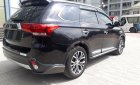 Mitsubishi Outlander 2018 - Cần bán xe Mitsubishi Outlander năm sản xuất 2018, màu đen, giá tốt