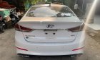 Hyundai Elantra 2017 - Bán xe cũ Hyundai Elantra 2.0 AT đời 2017, màu trắng