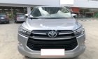 Toyota Innova 2017 - Cần bán gấp Toyota Innova 2.0E MT năm sản xuất 2017, màu bạc số sàn