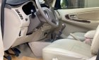 Toyota Innova 2016 - Cần bán lại xe Toyota Innova đời 2016, màu vàng, giá 565tr