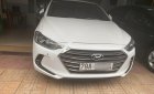 Hyundai Elantra 2018 - Cần bán gấp Hyundai Elantra 2018, màu trắng số tự động, 610 triệu xe còn mới nguyên