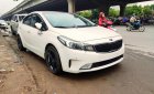 Kia Cerato 2018 - Bán xe Kia Cerato 1.6 AT sản xuất 2018, màu trắng, giá tốt xe còn mới lắm