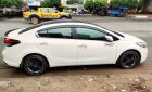 Kia Cerato 2018 - Bán xe Kia Cerato 1.6 AT sản xuất 2018, màu trắng, giá tốt xe còn mới lắm