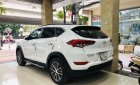 Hyundai Tucson 2016 - Cần bán gấp Hyundai Tucson sản xuất năm 2016, màu trắng, nhập khẩu nguyên chiếc chính hãng