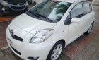 Toyota Yaris   2013 - Bán Toyota Yaris năm sản xuất 2013, màu trắng, xe nhập chính hãng