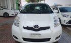 Toyota Yaris   2013 - Bán Toyota Yaris năm sản xuất 2013, màu trắng, xe nhập chính hãng