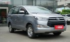 Toyota Innova 2018 - Bán Toyota Innova sản xuất năm 2018, màu bạc số sàn, 680tr xe còn mới lắm