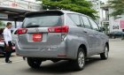 Toyota Innova 2018 - Bán Toyota Innova sản xuất năm 2018, màu bạc số sàn, 680tr xe còn mới lắm