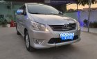 Toyota Innova 2.0E 2013 - Cần bán gấp Toyota Innova 2.0E sản xuất năm 2013, màu bạc