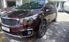 Kia Sedona 2018 - Cần bán gấp Kia Sedona sản xuất 2018, màu đỏ xe còn mới nguyên