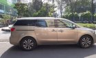 Kia Sedona 2017 - Bán Kia Sedona năm sản xuất 2017, màu vàng xe còn mới lắm