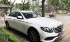 Mercedes-Benz E class 2019 - Cần bán gấp Mercedes E200 năm sản xuất 2019, màu trắng