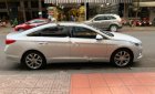 Hyundai Sonata 2014 - Bán gấp Hyundai Sonata 2.0 AT sản xuất 2014, màu bạc, xe nhập xe gia đình