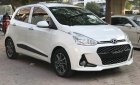 Hyundai Grand i10 2017 - Bán xe Hyundai Grand i10 1.2 AT năm 2017, màu trắng chính chủ, giá 375tr