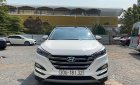 Hyundai Tucson 2018 - Cần bán Hyundai Tucson năm sản xuất 2018, màu trắng mới chạy 2000km, 880tr