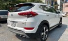 Hyundai Tucson 2018 - Cần bán Hyundai Tucson năm sản xuất 2018, màu trắng mới chạy 2000km, 880tr