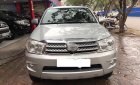 Toyota Fortuner 2.5G 2010 - Cần bán gấp Toyota Fortuner sản xuất 2010, màu bạc số sàn, giá tốt