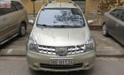 Nissan Grand livina 2011 - Bán xe Nissan Grand livina năm 2011, màu bạc như mới