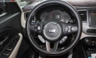Kia Rondo GAT 2.0AT 2018 - Cần bán xe Kia Rondo GAT 2.0AT sản xuất 2018, màu nâu số tự động, 575 triệu
