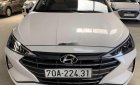 Hyundai Elantra   1.6MT   2019 - Xe Hyundai Elantra 1.6MT đời 2019, màu trắng số sàn, giá tốt