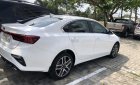 Kia Cerato 2019 - Cần bán gấp Kia Cerato sản xuất năm 2019, màu trắng xe gia đình, 640tr