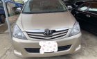 Toyota Innova   2010 - Cần bán xe Toyota Innova đời 2010, màu bạc, giá tốt